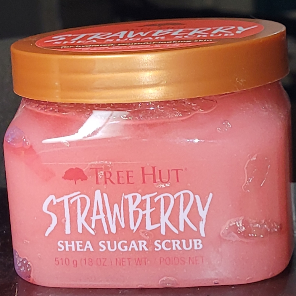 Relisted 🥰 HP 🥰 Tree Hut Strawberry Sugar Scrub New Spring Release - Picture 2 of 7